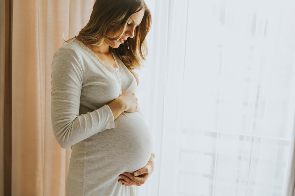 Congé maternité: définition, fonctionnement, durée, traitement paie…