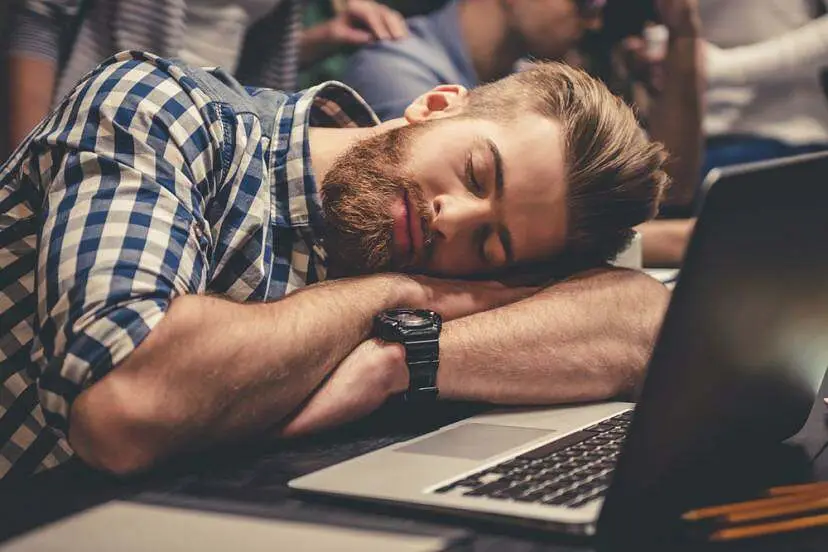 sieste-au-travail-règles-avantages-inconvénients-mise-place-comment-quand-pourquoi