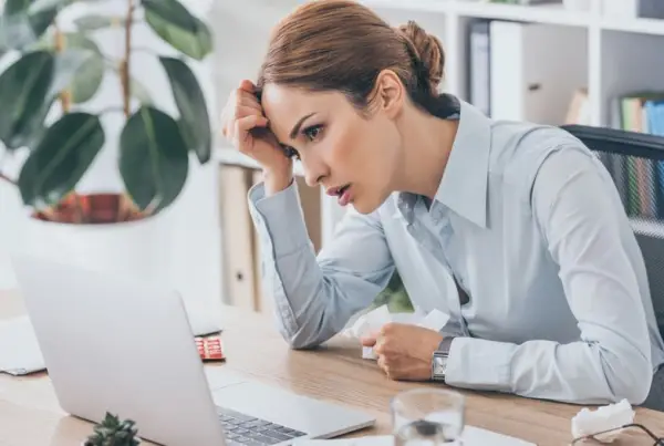 retour-au-travail-bureau-stress-angoisse-hybride-flexible-télétravail