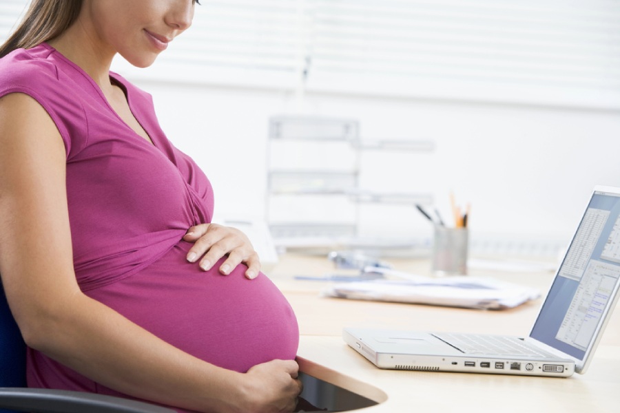 Congé maternité et subrogation : comment ça marche ?