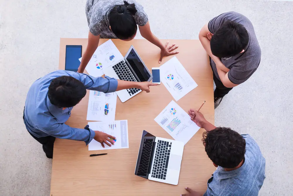 gestionnaire-rh-collaboration-service-manager-gestion-ressources-humaines