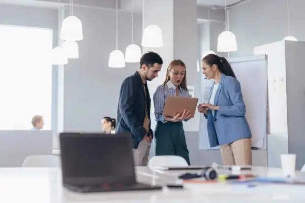 monde-du-travail-retour-a-plusieurs-bureaux-proximite