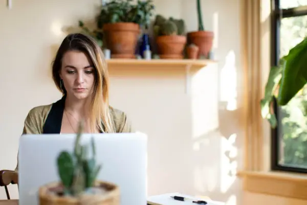 travail-hybride-carrieres-femmes