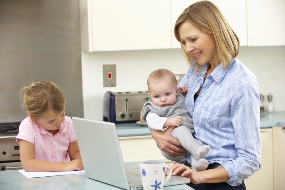 femmes-cachent-maternite-au-travail