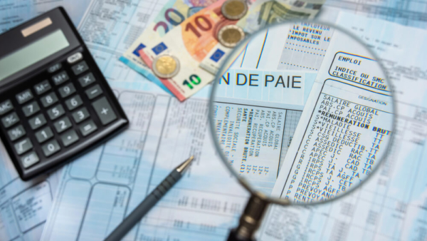 Comment expliquer les abréviations sur le bulletin de salaire à vos salariés ?