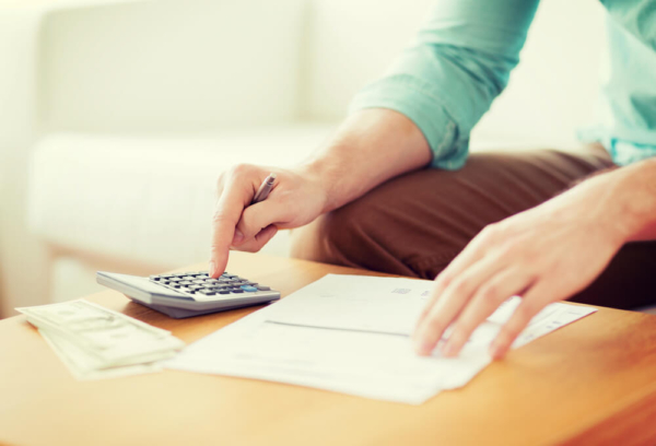 Quel soutien financier vos collaborateurs attendent-ils : salaire lié aux compétences, primes ou avantages, et comment le gérer sur les fiches de paie ?