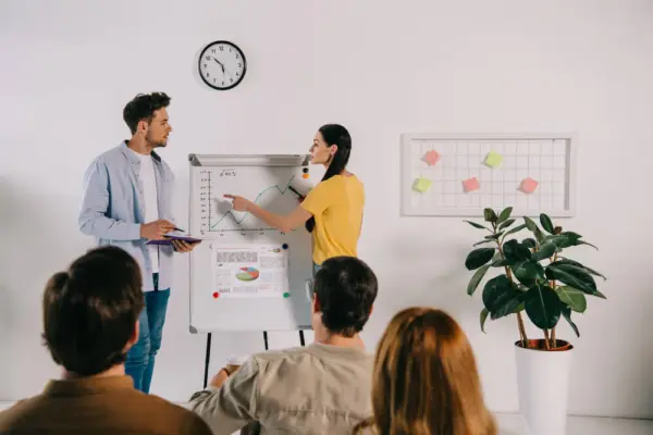 Quelle est la différence entre une formation intra et inter-entreprises ?