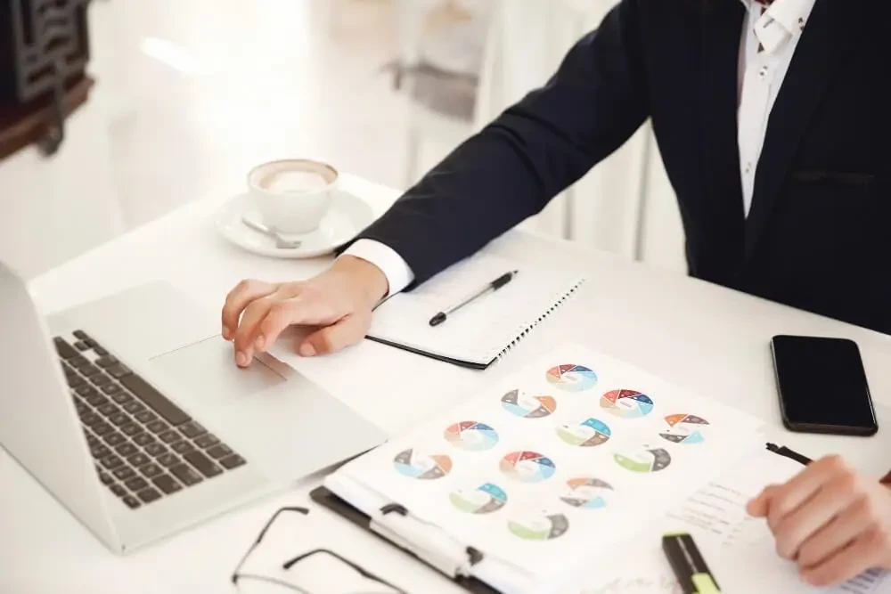 Quels sont les indicateurs RH clés à suivre en 2026 pour piloter la performance et anticiper la transparence salariale ?
