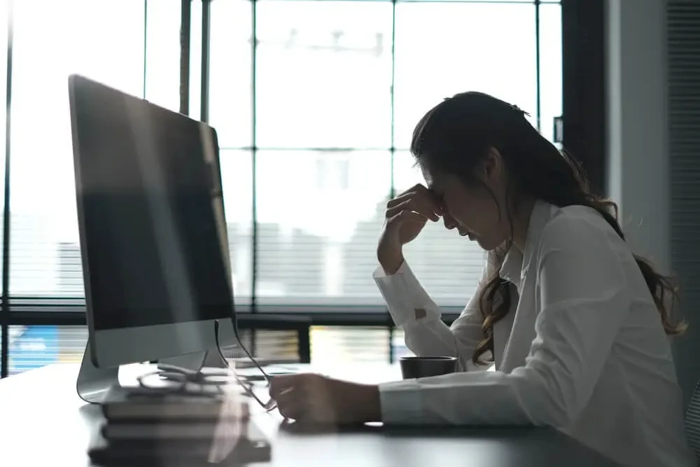 Comment prévenir les risques psychosociaux (RPS) liés à l’organisation du travail et aux process en entreprise ?