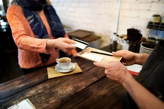 Quel est le plafond d'exonération des tickets restaurant en 2027 ?